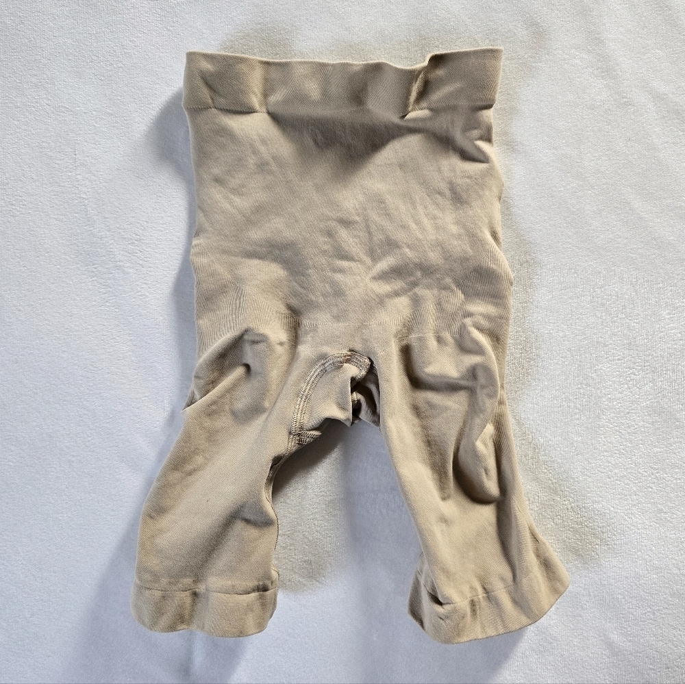 SKIMS▪️Seamless Sculpt Mid Thigh Short in Clay